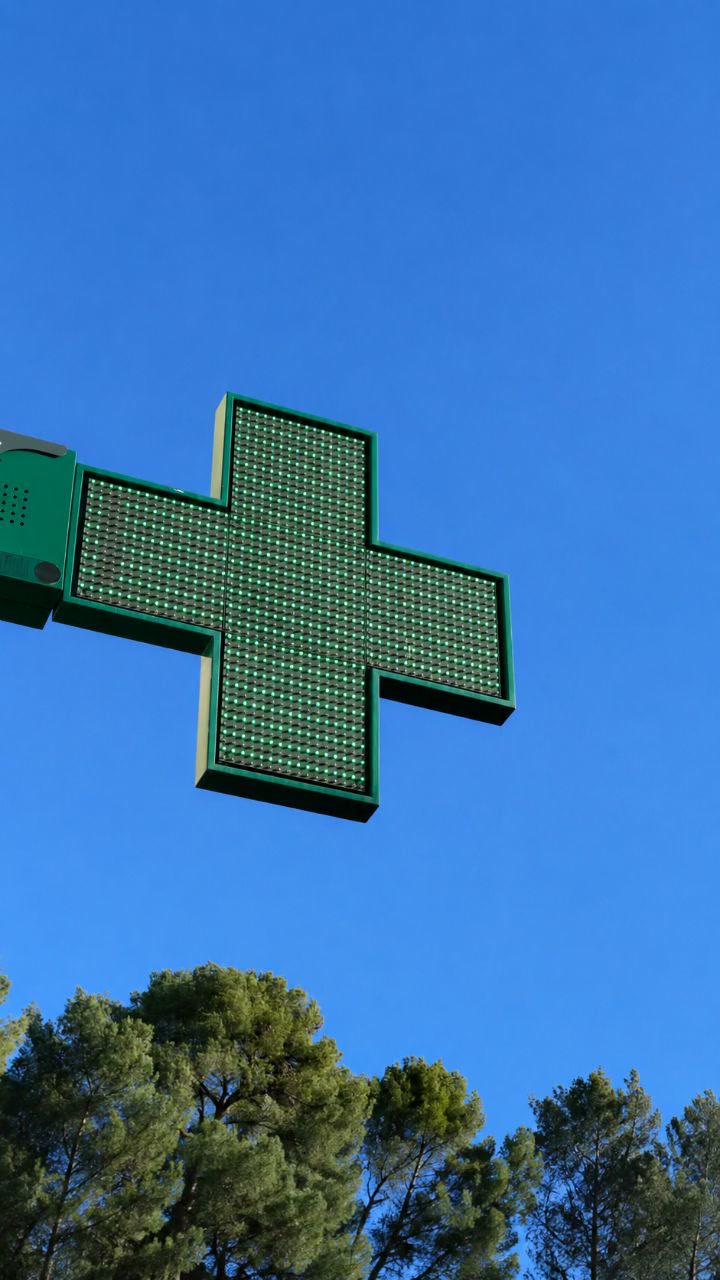 Scandale en pharmacie : Millions détournés et santé en danger !