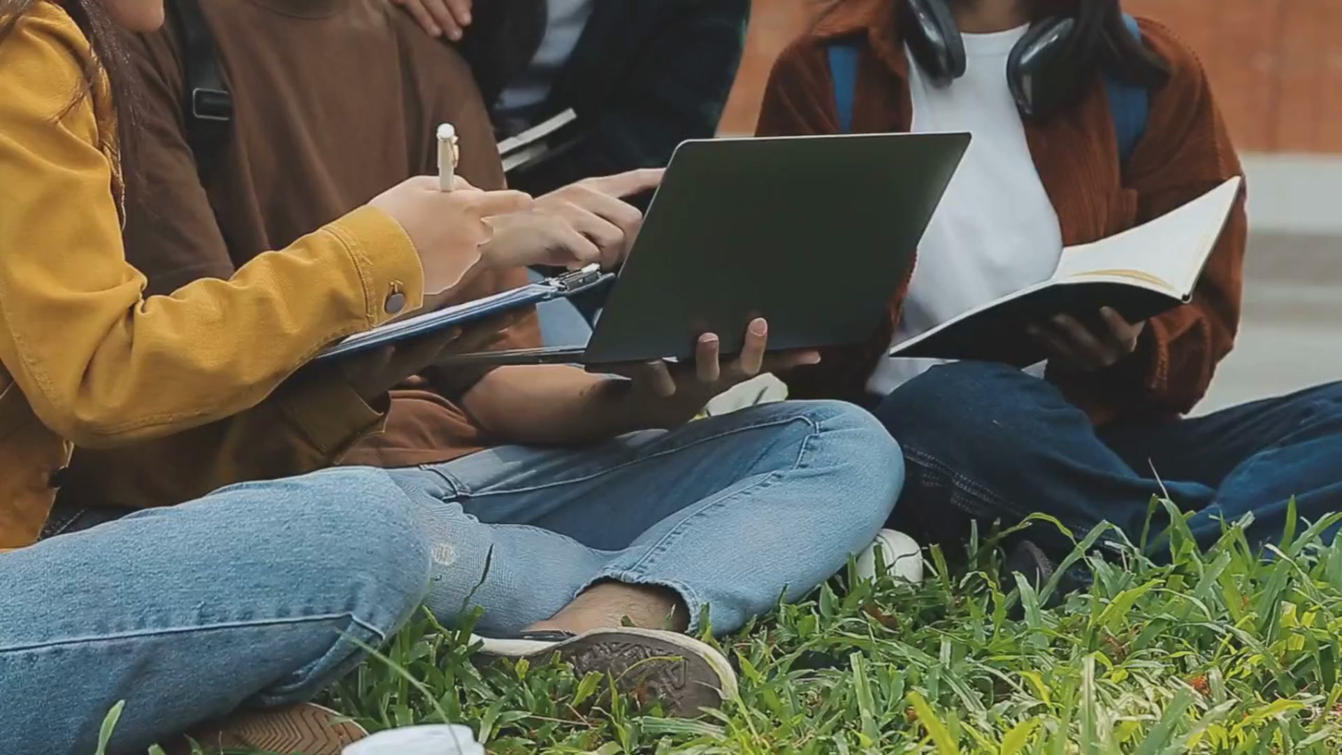 Unlock Your First $10,000 as a Student!