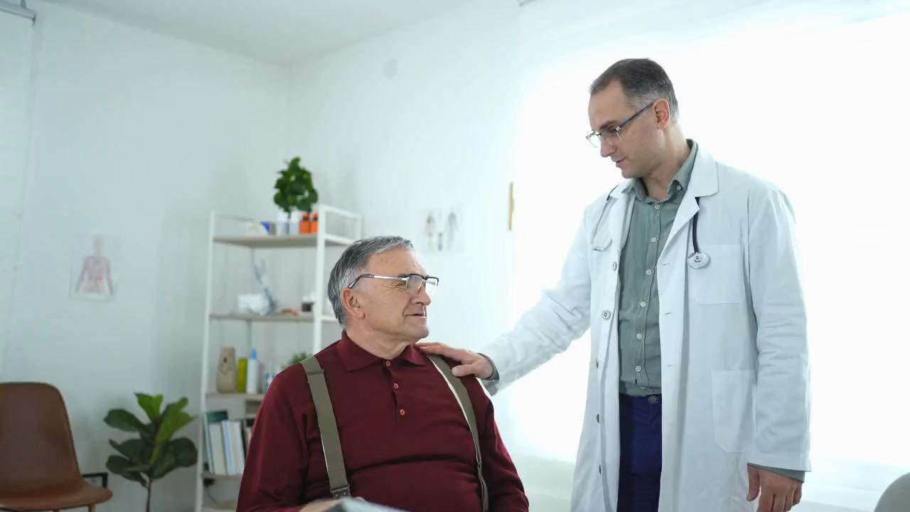 Chirurgie du genou après 80 ans : est-ce possible ?